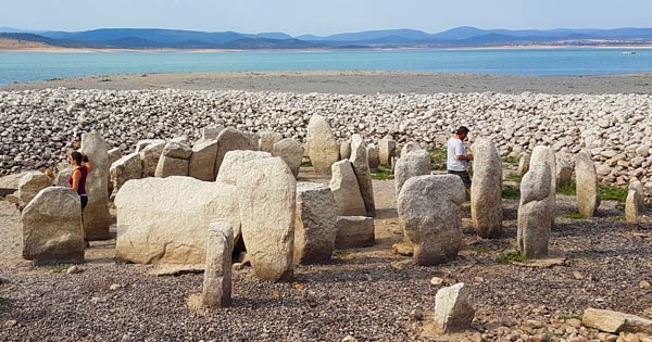 La Junta de Extremadura y el Ministerio de Cultura y Deporte recuperan el patrimonio arqueológico aparecido en el embalse de Valdecañas