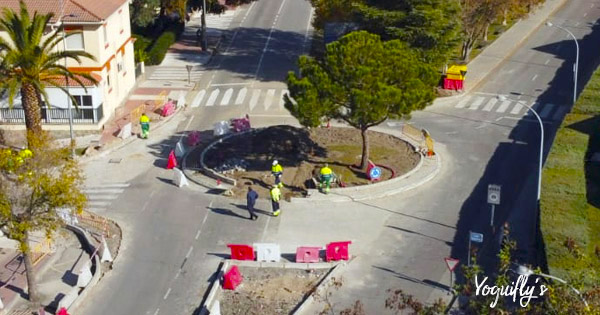 Avanzan las obras de la nueva glorieta junto a la antigua oficina de turismo en Navalmoral