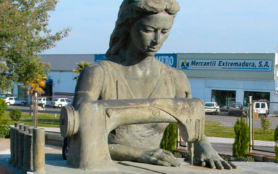 La familia Vargas dona a Navalmoral la escultura de la Mujer Trabajadora