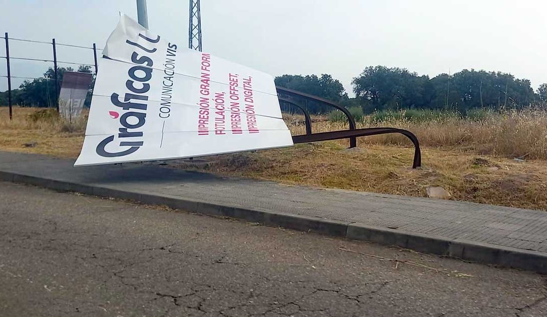 Una tormenta de aire ocasiona diversos daños en Navalmoral de la Mata