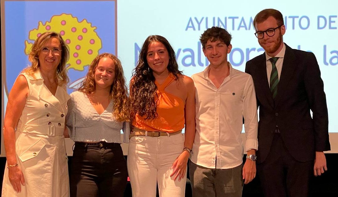 Lucía Luna, Rodrigo León y Carmen Domínguez reciben en Navalmoral los premios “Estudiante del Año”
