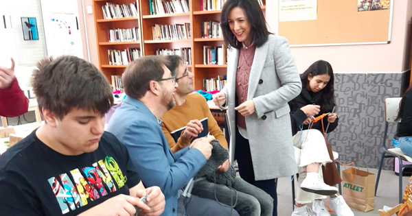 Esther Gutiérrez destaca «Tejiendo juntos con F de futuro» como modelo de innovación educativa e intergeneracional