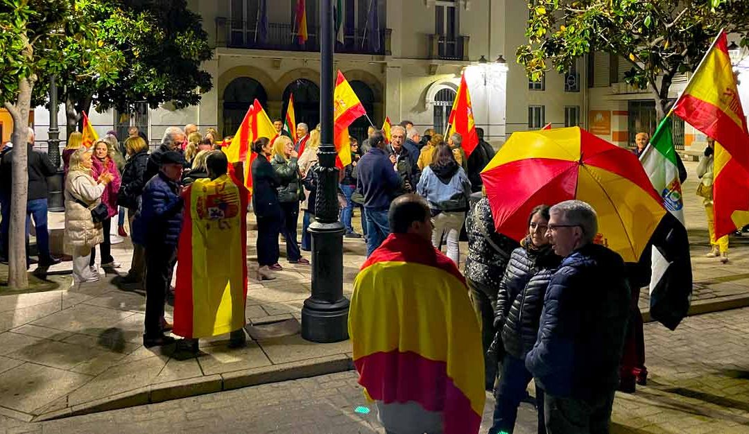 Vecinos de Navalmoral de la Mata protestan de nuevo pacíficamente contra los pactos de Pedro Sánchez