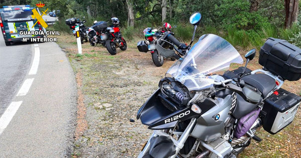 Fallece el conductor de una motocicleta en una salida de vía en la EX118 en el término municipal de Navalvillar de Ibor