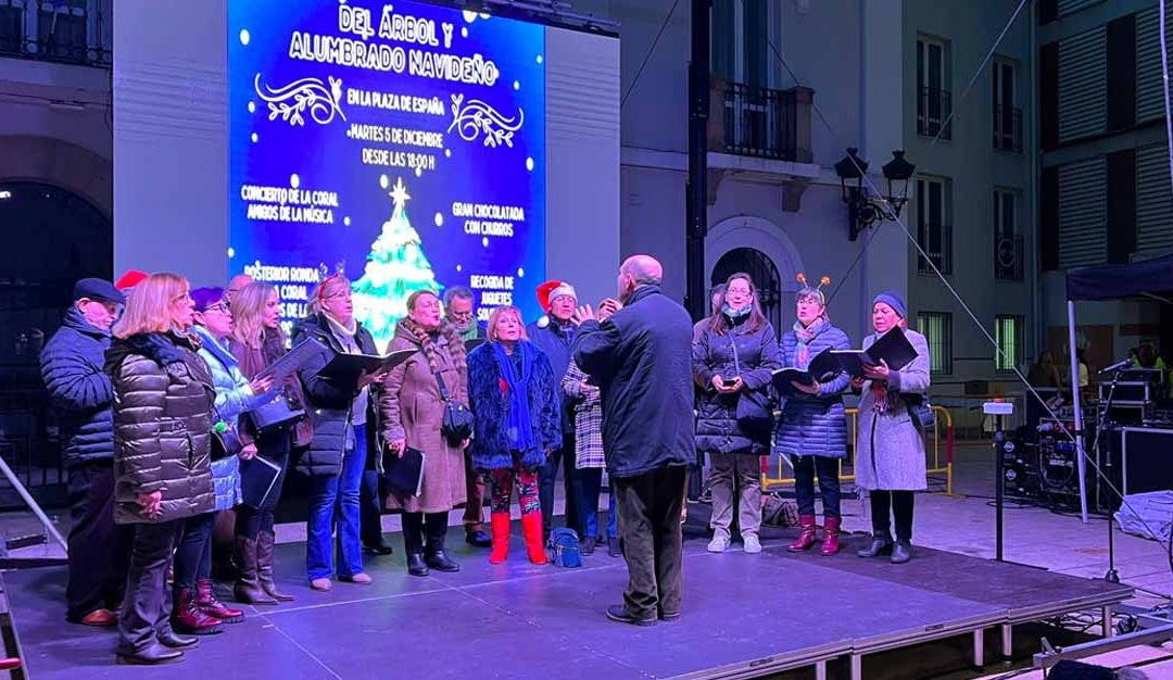 Sonidos navideños con el encendido de luces en Navalmoral de la mano de «Amigos de la Música» y  “Rondadores Exóticos”