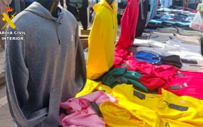 La Guardia Civil investiga a una persona por la venta de prendas, supuestamente falsificadas, en el mercadillo de Navalmoral