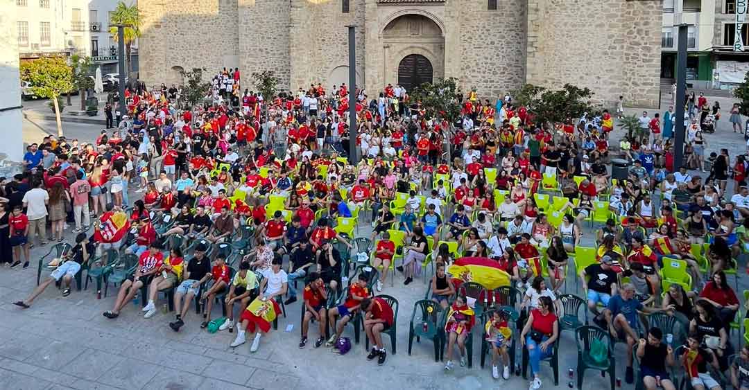 Navalmoral de la Mata celebra con euforia el triunfo de la selección española en la Eurocopa