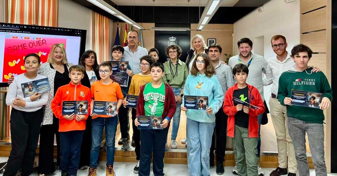 Navalmoral de la Mata celebra el triunfo de jóvenes talentos de ArcaDroidEx en la Olimpiada Mundial de Programación