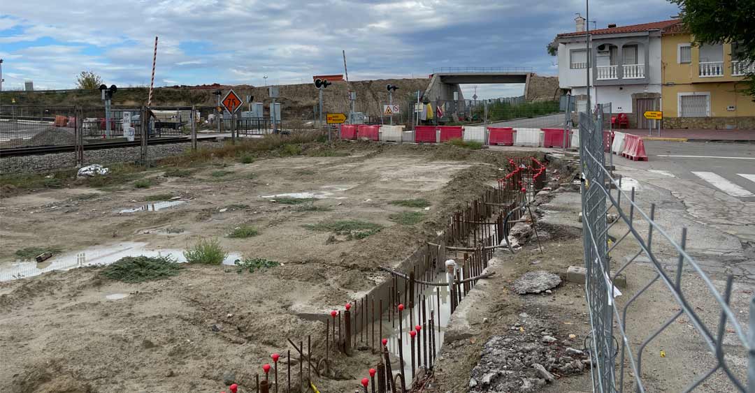 La Plataforma No al Muro denuncia el caos y retrasos en las obras del tren en Navalmoral de la Mata