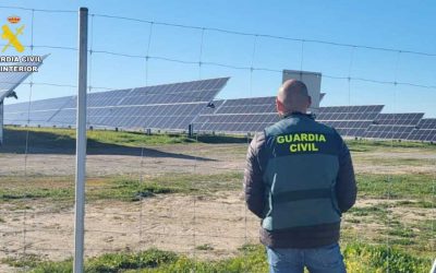 La Guardia Civil investiga a trece personas por el hurto continuado de material de la planta solar en la que trabajan