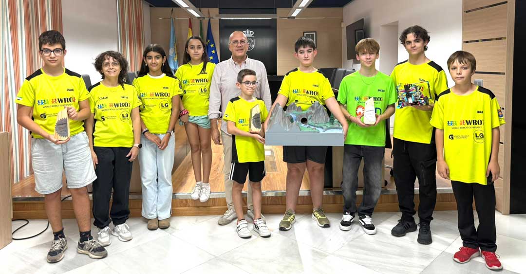 El alcalde de Navalmoral recibe a los equipos de ArcadroidEx clasificados para el Mundial de Robótica
