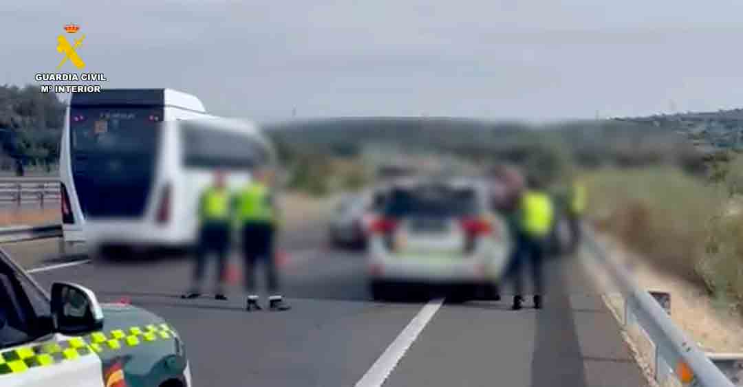 Detenido en la A-5, a la altura de Almaraz, tras embestir a tres vehículos durante una huida