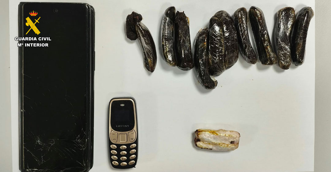 La Guardia Civil intercepta droga y dos móviles que iban a introducirse en la prisión de Cáceres