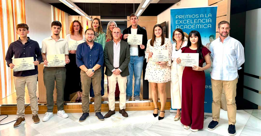 Navalmoral reconoce a seis estudiantes por su excelencia académica
